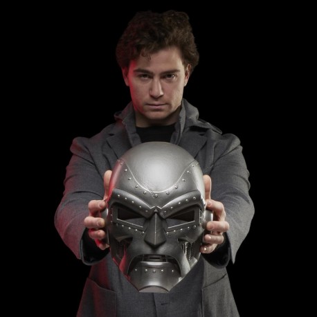 Casco premium roleplay hasbro marvel legends series doctor muerte